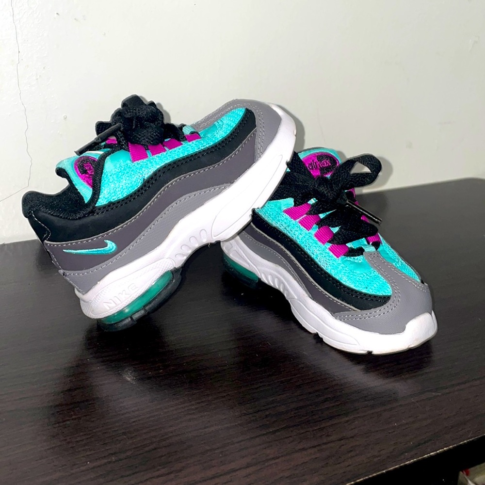 Nike - Toddler Girl size 6c